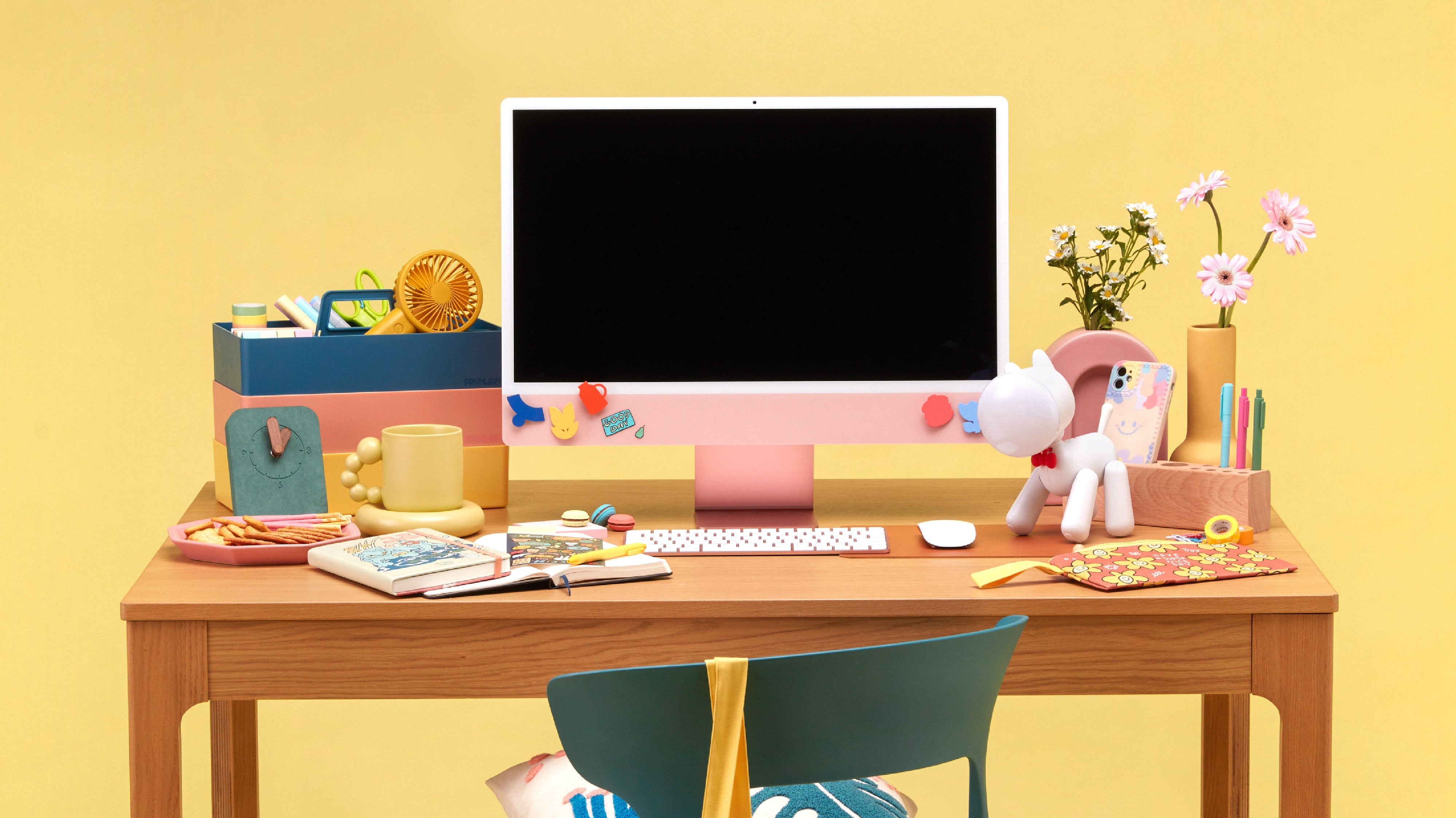 HOW TO STYLE YOUR DESK : BOOSTING YOUR MOOD