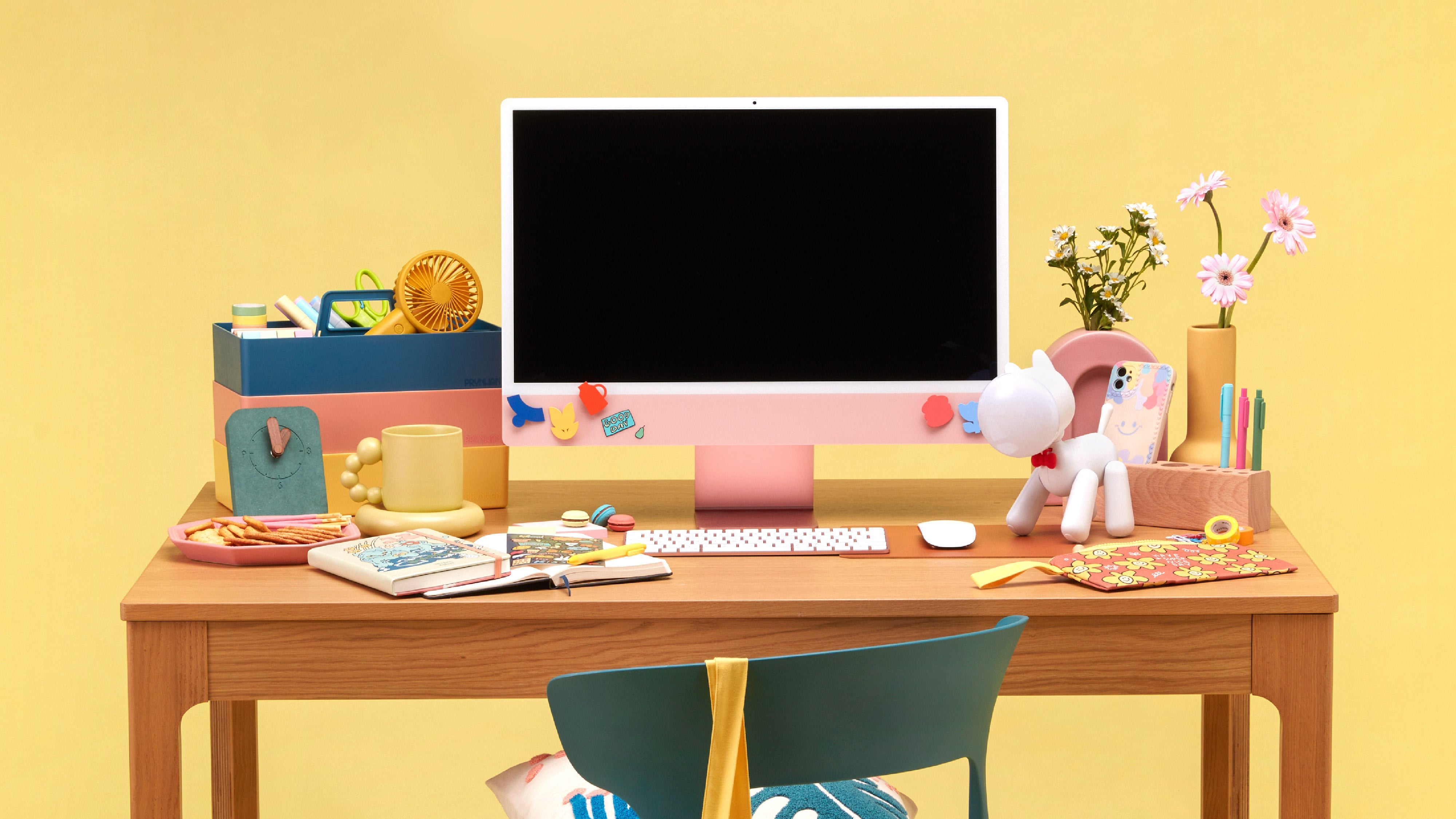 HOW TO STYLE YOUR DESK : BOOSTING YOUR MOOD